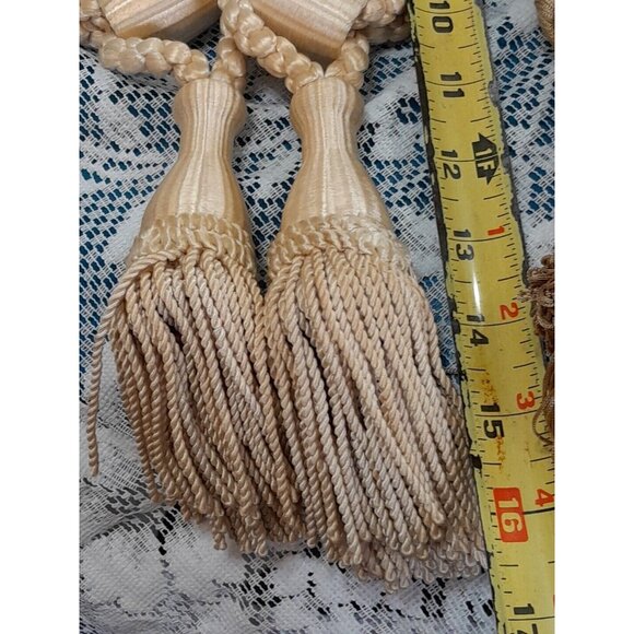 4 Vintage Curtain Tie Backs  Beige Tasseled Very Nice Preowned Condition - Picture 7 of 8
